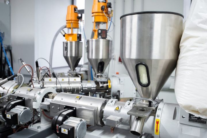 Plastic Extrusion Machines: Complete Guide to Manufacturing Processes and Industrial Applications